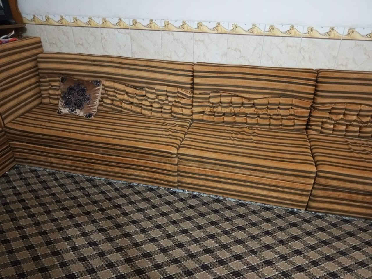 ديوان للبيع نظيف ومرتب تشوف وتحكم للأستفسار الأتصال على الرقم..‏‪***********‬‏
