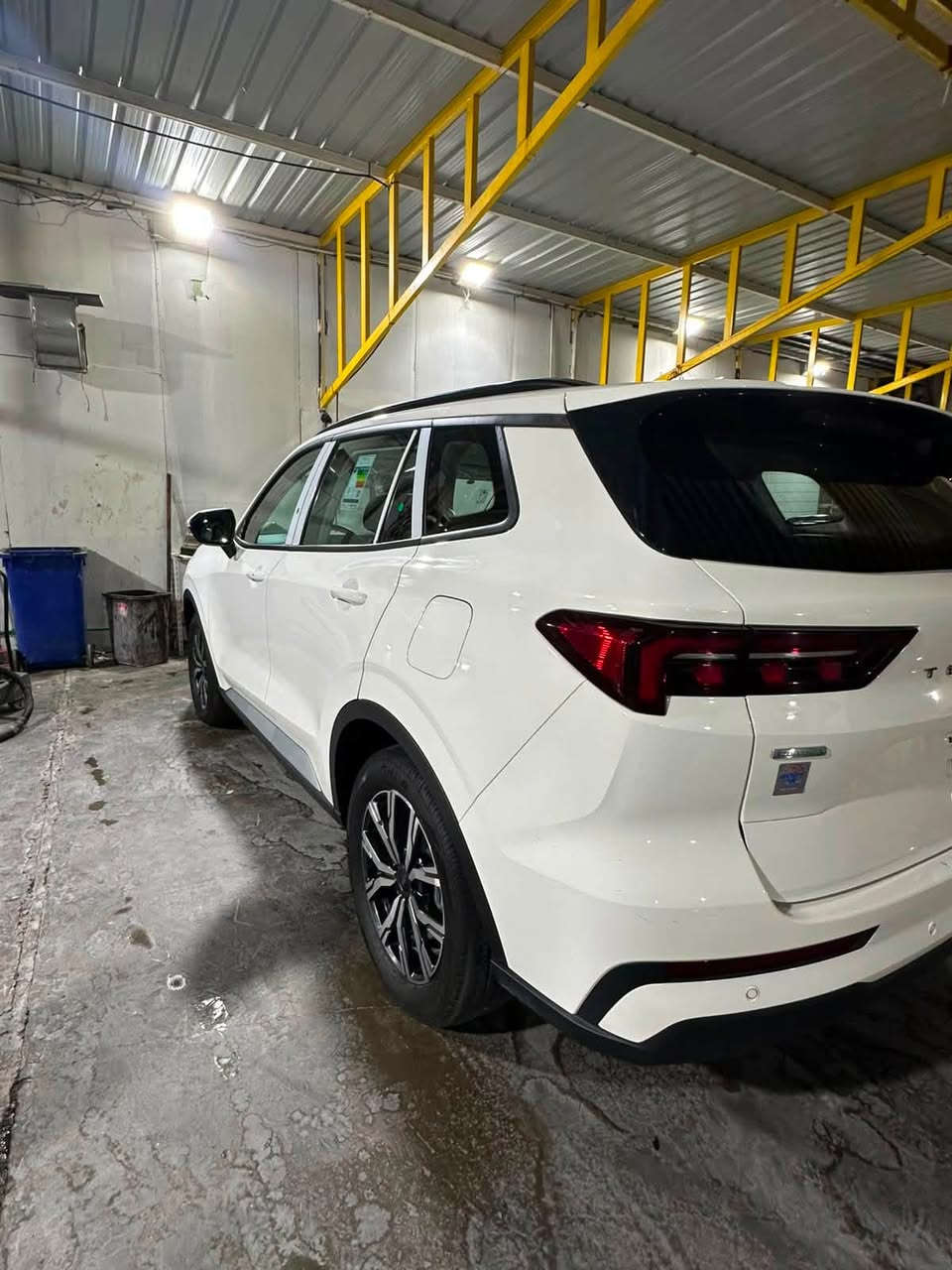 فورد فئة امبينت
Ford territory فئة ambient
‎موديل2026 
وكاله زيرو جديده كلش 
ماخذه من شركة القاصد 
ضمان 5 سنوات من فورد
حره تترقم بغداد ماشيه ٧ الاف كيلو
مواصفاته
 محرك 1.8LTurbo EcoBoost
4 سلندر
إضاءة LED نهارية
عدسات زنون
ويلات كروم
شاشة متصلة + عدادات ديجيتال
تحكمات ستيرن
كير ماوس
مقاعد جلد
بصمة تشغيل
كاميرا خلفية
حساسات خلفية
Auto Hold +  هاند بريك كهربائي 
تبريد خلفي
ضمان 5 سنوات من فورد

مكان سيارة كربلاء
فقط شخط بالدعامية واضح بالصور  
سعر 185$ وبيه مجال 
موجود فيس وتساب 
***********
