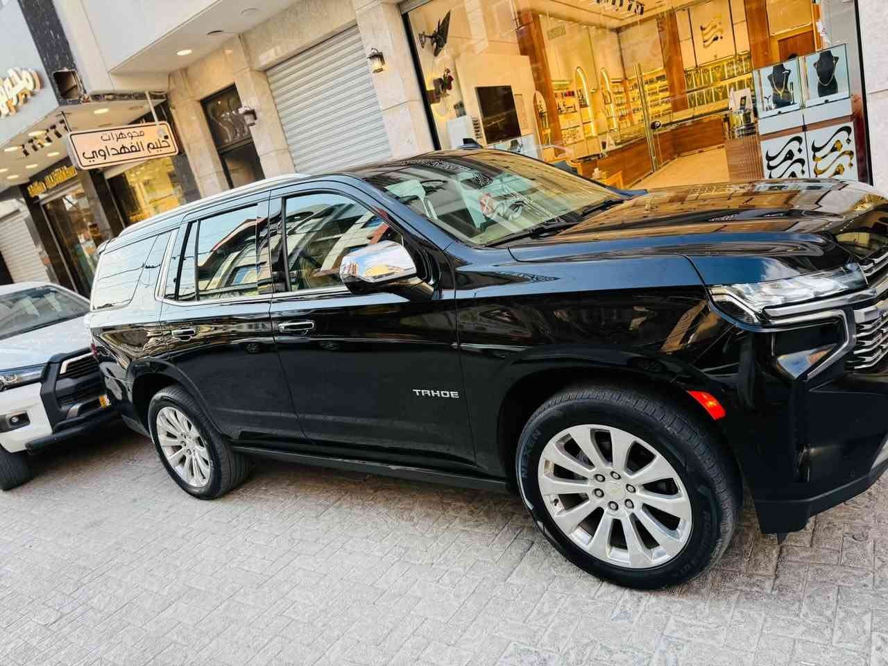 للبيع تاهو برايمر 2023 خليجي وكاله المنصور 

فول موصفات 1/1 علئ فائه 

كفاله عامه من صبغ وتبديل دبل كود 
( بيها BDR مكان رصعتين صغير فقط ) 
سونار جديد اول بارحه ماخذه مرفوق ويا الصور 
كير ومكينه كفاله 

عداد km 77 

بانروما 
مقاعد جاد + تدفئه تبريد 
داتاشو 
شحن واير لس 
صندوق كهرباء 
شاشات مقاعد 
سماعه JBL 
خزن ميموري 
داخل عسلي 
5 كامرات محيطيه 
دفع رباعي 
هوايه بيها موصفات معروفه البرايمر بمواصفاته الفول 
رقم بغداد تحويل ثاني يوم 

السعر (475 ) بيها مجال بسيط ارخص تاهو برايمر ممكن تشوفها بنظافتها 
مكانها الرمادي 
***********
