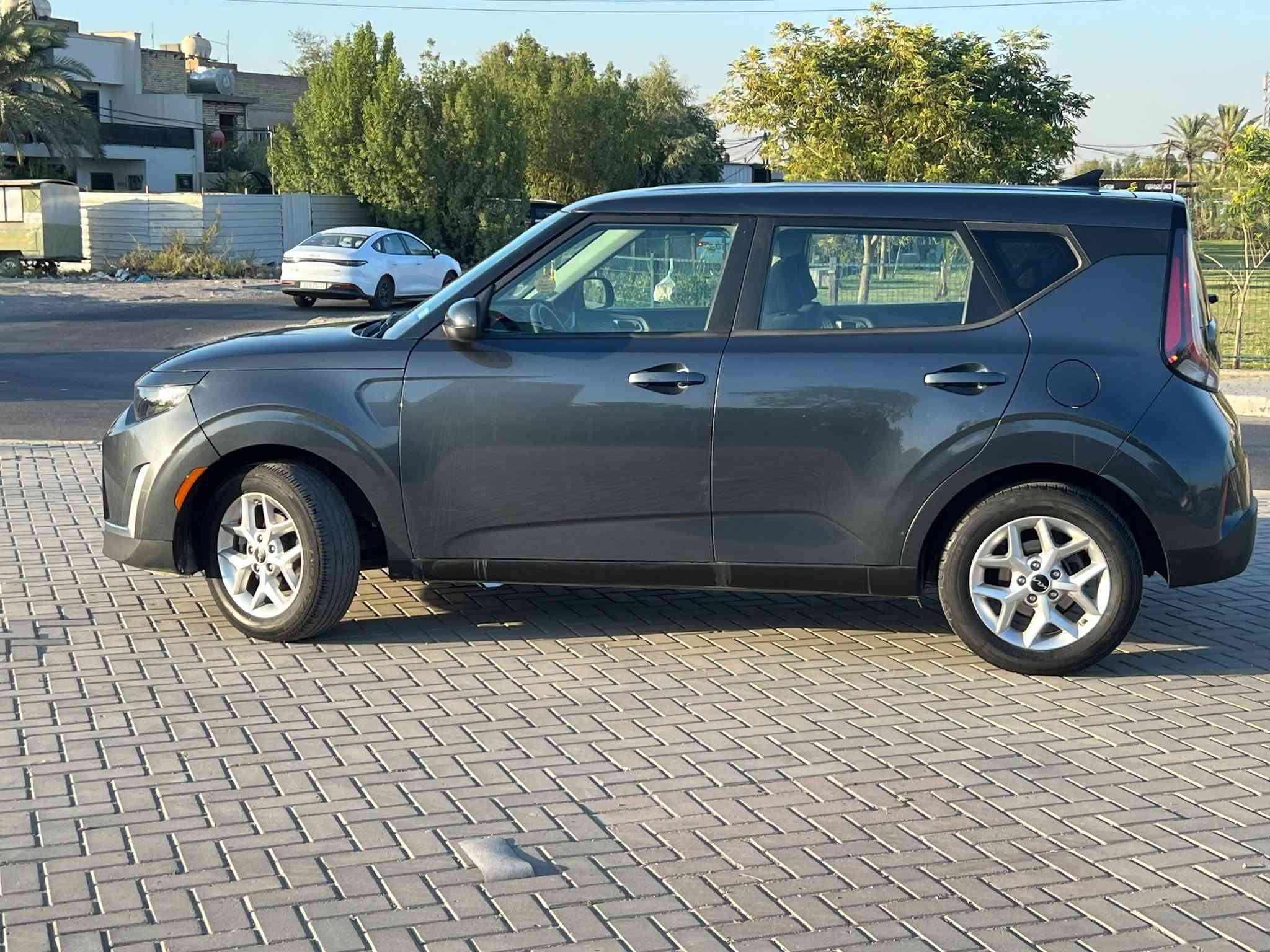 حار و مكسب و رخيص 🔥
كيا صول 2023  Kia soul 
الممشى / 55 الف مايل 
السيارة حلوة و جاهزة بيها بعض الملاحظات البسيطة 
حادث امريكه كلين فقطط دعاميه 
حادث داخل بغدادوهنا باب خلفي مبدأ وجاملخ نصه مصبوغ الخلفي عكس السايق ومبدل نفس لون 
مكان السيارة بغداد 📍
للأستفسار: 
***********
سعر 125
شرط تجي وشوف سياره جديده فوك متصور رادار وكلشي جاهز
