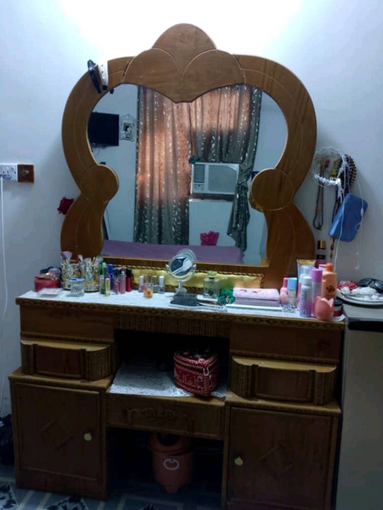 غرف نوم اخشاب مسخدمه ٨اشهر سعر ٦٠٠و٥٠وبيها مجال رقم ***********عنوان حصوه سكندريه