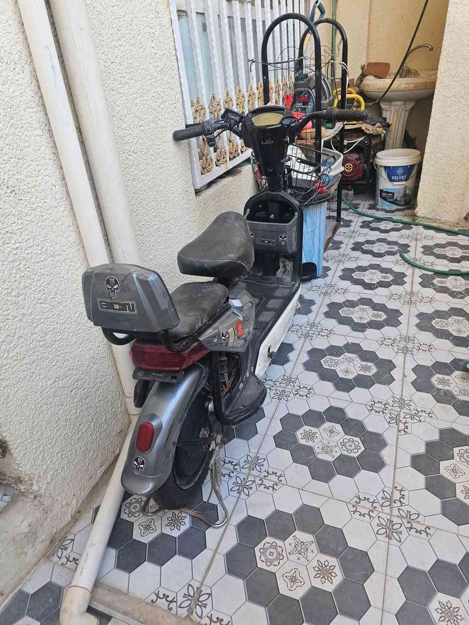 دراجه شحن دبل بطاريه كبيره العام اخذتها جديده ب 350 اريد ابيعها ب 200 مكانها حله مركز***********
شغاله شحنها ممتاز بطاريات الاصليه
