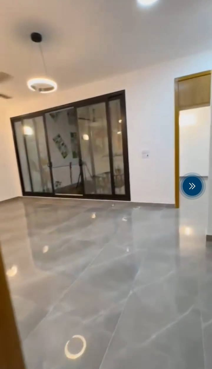 المدينه الملكية • ٢٠٠م طابقين • ٣ غرف