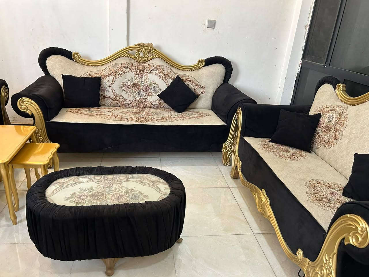السلام عليكم تخم عدد مقعد 10خشب اصلي اي ضرر مابيهة
السعر 750 وبيهة مجال
رقم ***********
