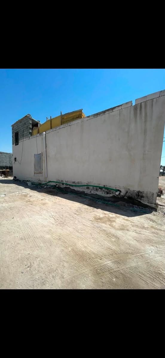 دارين للبيع عدد 2 بناء جديد صارله سنتين  المساحة الكلية 625 متر
في باب الهوى المنطقه الرابعه 
مساحة البيت الاول 153 متر 
يحتوي على ثلاث غرف ومطبخ وهول وصحيات خارج وداخل البيت 
مساحة البيت الثاني 200متر 
يحتوي على  3 غرف ومطبخ ودوانيه وهول وصالة وصحيات مع قطعه فارغة مساحه 112 متر الارض طابو صرف زراعي بسم عراقي 
وكالة ومكاتبة ونسخة من الطابو بسم عراقي وساكن بنفس المنطقة البيت قريب على الشارع وخدمات ماء وكهرباء وشارع
السعر 150 مليون قابل للتفاوض 
للاستفسار اكثر اتصل على الرقم ***********
