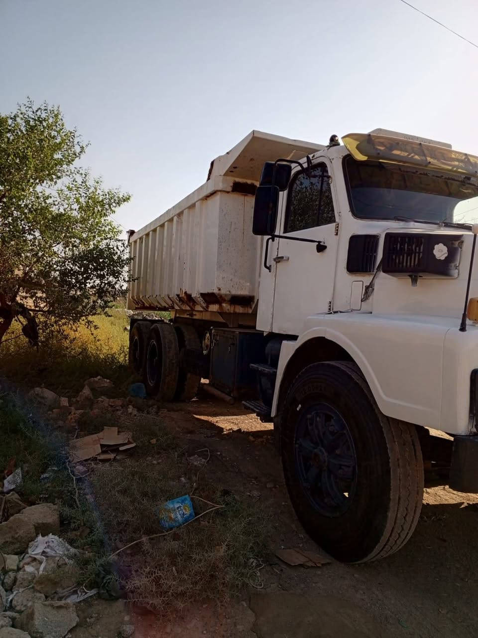 السلام عليكم فالفو للبيع مكينه n10 كير 4×4شاصي مكفول تايرات الكدام جدد والوره نص عمر رقم الماني مداور   للستفسار ***********
