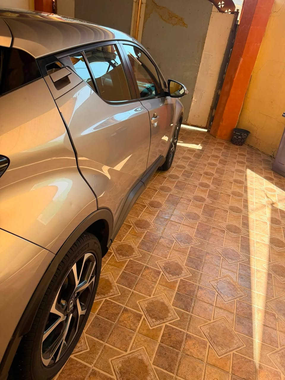تيوتا c-hr  2018
مواصفات se 
محرك 2000vvt
كلين موضح بسونار 
رقم الهاتف:***********
