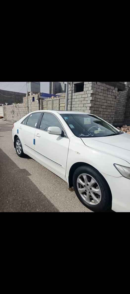 السلام عليكم شباب
تيوتا كامري للبيع موديل 2008 خليجي 

GLX أعلى مواصفات بالكامري 

السيارة بيها منضومة غاز نشاط فول لادونز ولا طلايب الفيتبم تمشي عل غاز وعل بانزين 

فتحة سقف 

كشن كهرباء 

تحكمات ستيرن +كروز سرعة 

بردة سلايت خلفية 

ترحيب 

حدادية وكهربائيات جاهزة 

كير ومحرك + تخم تايرات جديد 

تبريد قطعتين ثلج 

رقم السيارة بغداد  الجديد تحويل مباشر 

السيارة بيها باب ونص صبغ + تبديل الجاملغ الامامي شرط البلادي مالهه سعرها 115 وبيها مجال مكاني الرمادي الشراي يتصل ***********
