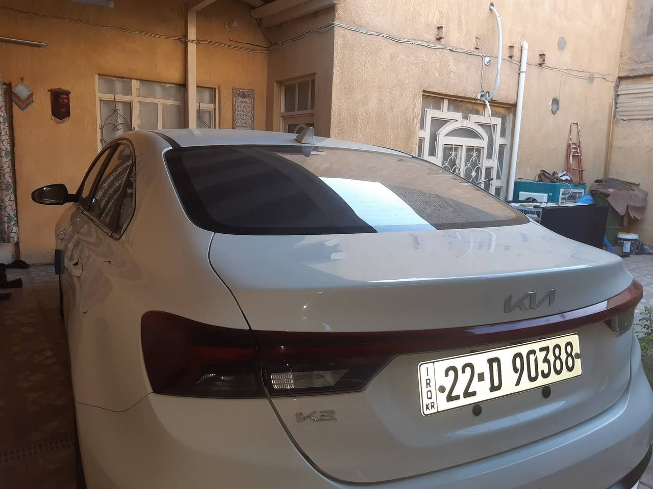 السلام عليكم
بيها فقط الجاملغ اربع اسابع بارد بلا صبغ
للبيع k3 موديل 2024 
بصمه فتحه سقف
 المحرك 1.5 تنفس طبيعي
* القير: أوتوماتيك 6 سرعات، وتتوفر بعض الفئات يدوي
* الدفع: أمامي FWD
* عدد المقاعد: 5
    شاشة وسطية 10.25 إنش
* Apple CarPlay وAndroid Auto
* كاميرا خلفية
* حساسات
* تشغيل بصمة/زر حسب 
* مثبت سرعة
* تحذير النقطة العمياء في بعض الفئات
* أنظمة أمان ومساعدة للسائق تختلف حسب التجهيز. 
* رقم اربيل تريد سنويه تريد تحويل وكاله اني حاضر بأسمي تحويل ثاني يوم مكان السياره  السعر بل خاص الرقم ***********
