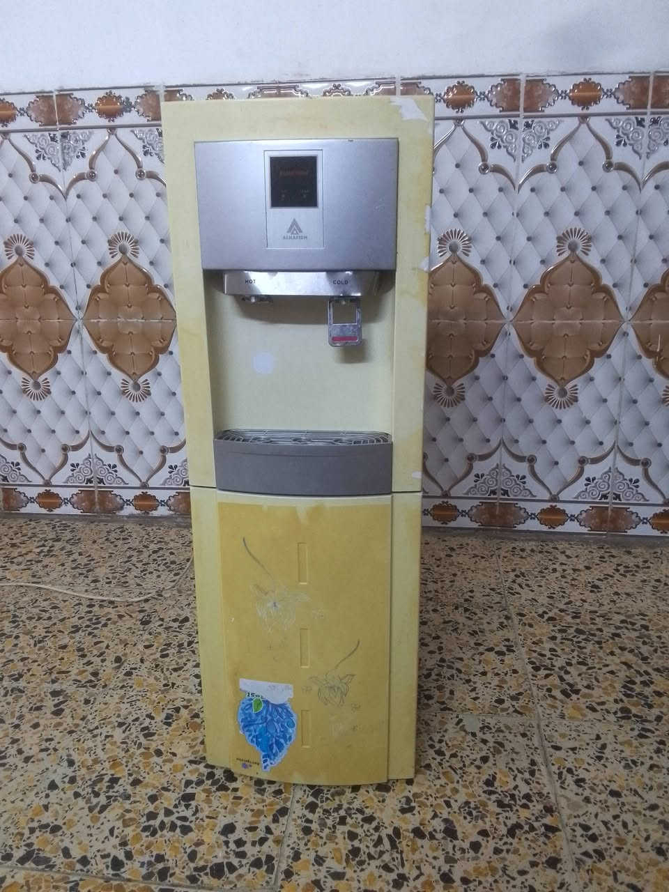براد للبيع كلش نضيف المي ماله ثلج ولحار ماله يفور السعر 30 مكاني مدينه الصدر الاتصال ***********
