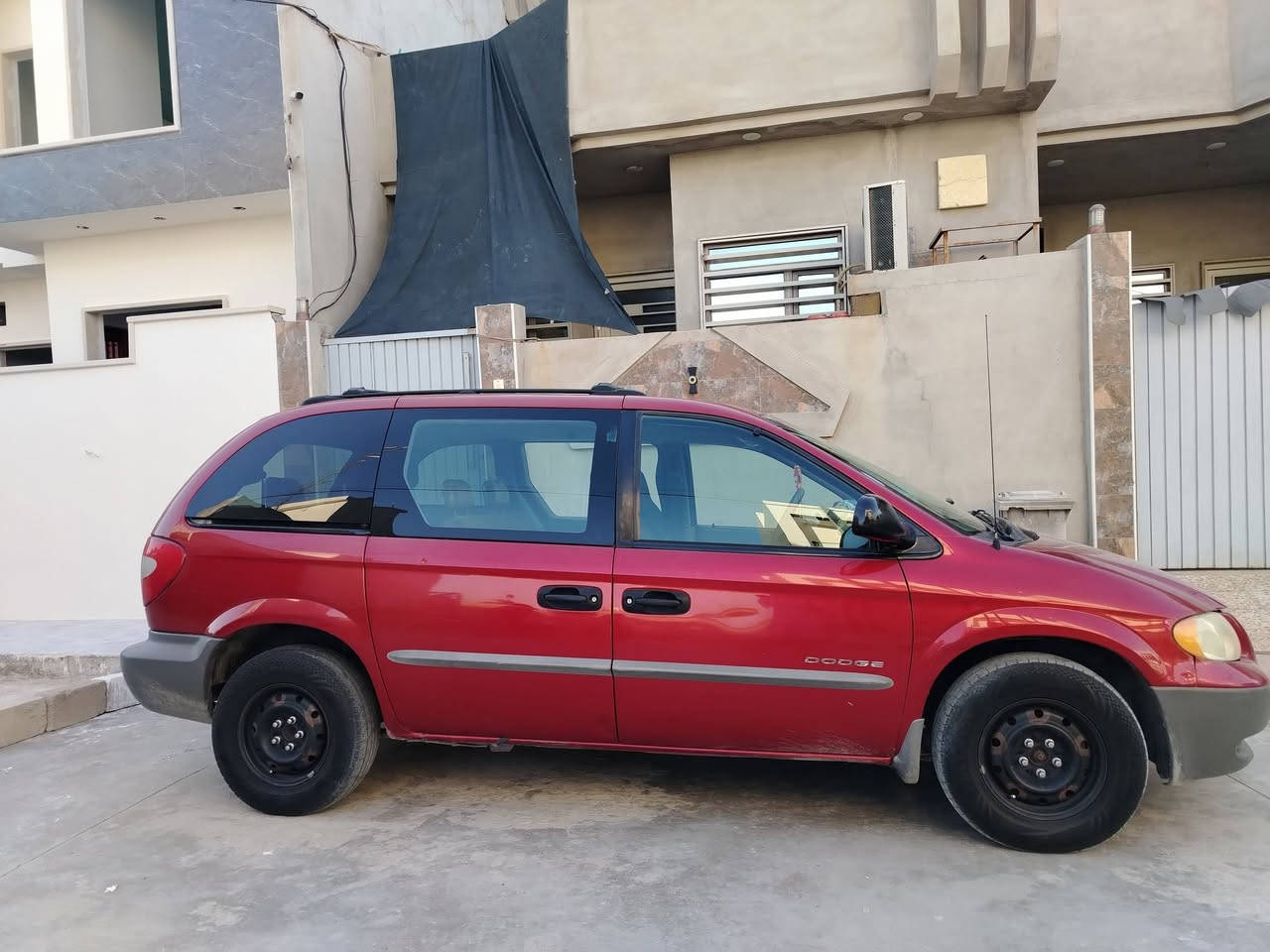 السلام عليكم 
دوج كرفان للبيع فقط
موديل 2001
محرك 3300 سته سلندر
سياره نضيفه مال بيت
سياره من الدعاميه للدعاميه شرط
بدون صبغ بدون معجون
رقم بغداد  📍مكان الموصل 
للإستفسار الاتصال على الرقام التاليه 
***********
***********
