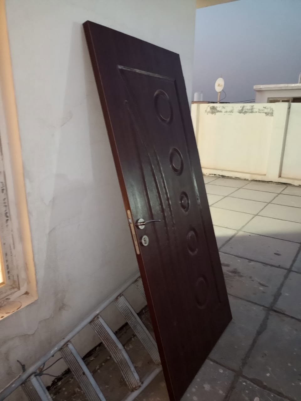 سلام عليكم 
باب نظيف جداً مع الچرچوبة القياسات تحديداً
الطول 203 سم
العرض 90 سم
السعر
واتساب
***********
