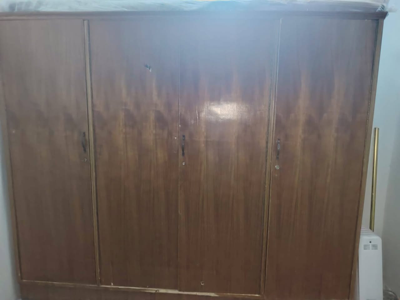 كنتر • ٤ أبواب