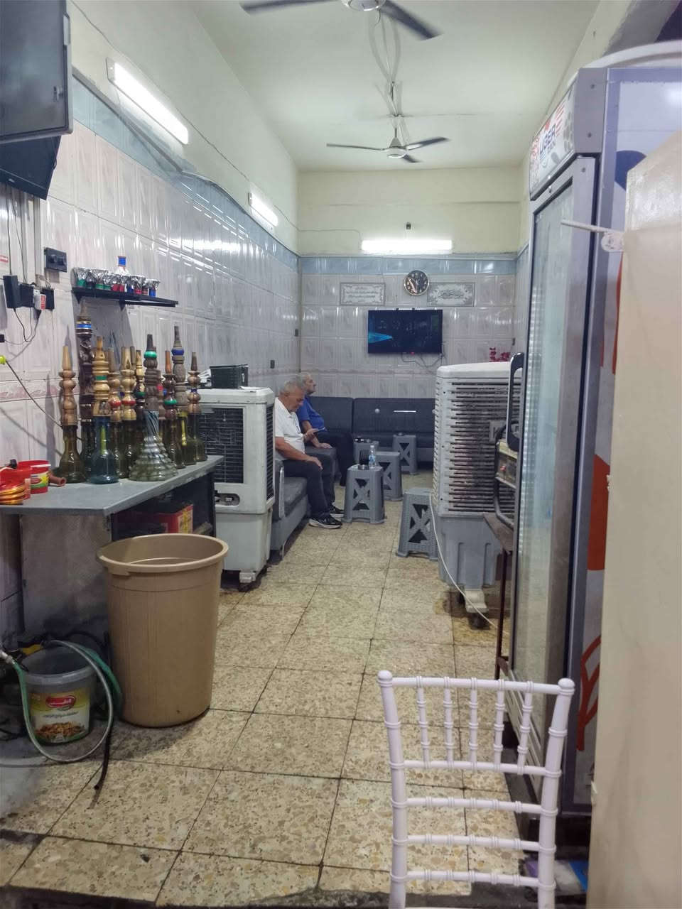 مقهى في بداية فرع داخل الفرع مطاعم في منطقة الكفاح شارع الصدرية مقابل البان الشمال سوق ومنطقة شعبية تحتوي على سستم كامرات ومنظومة طوبه للبيع لعدم التفرغ وايجار المقهى 750 للاستفسار الاتصال على الرقم *********** بغداد, العراق
