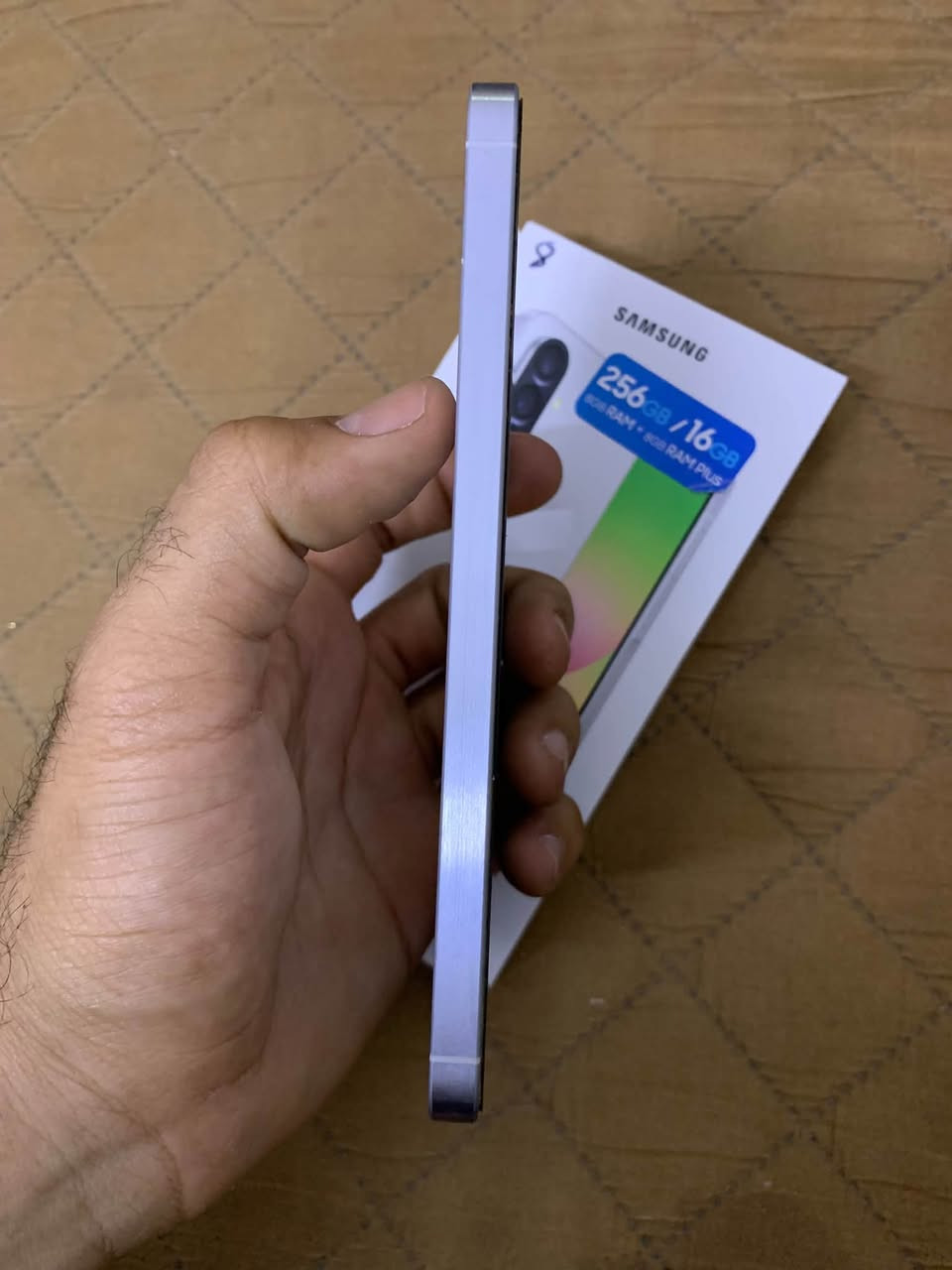 السلام عليكم 
كلكسي A56 5G للبيع
ذاكره256 لون ابيض 
جهاز كلش نضيف ستخدام قليل بعده بضمان 
سعر(420)
للستفسار خاص او على رقم(***********)
