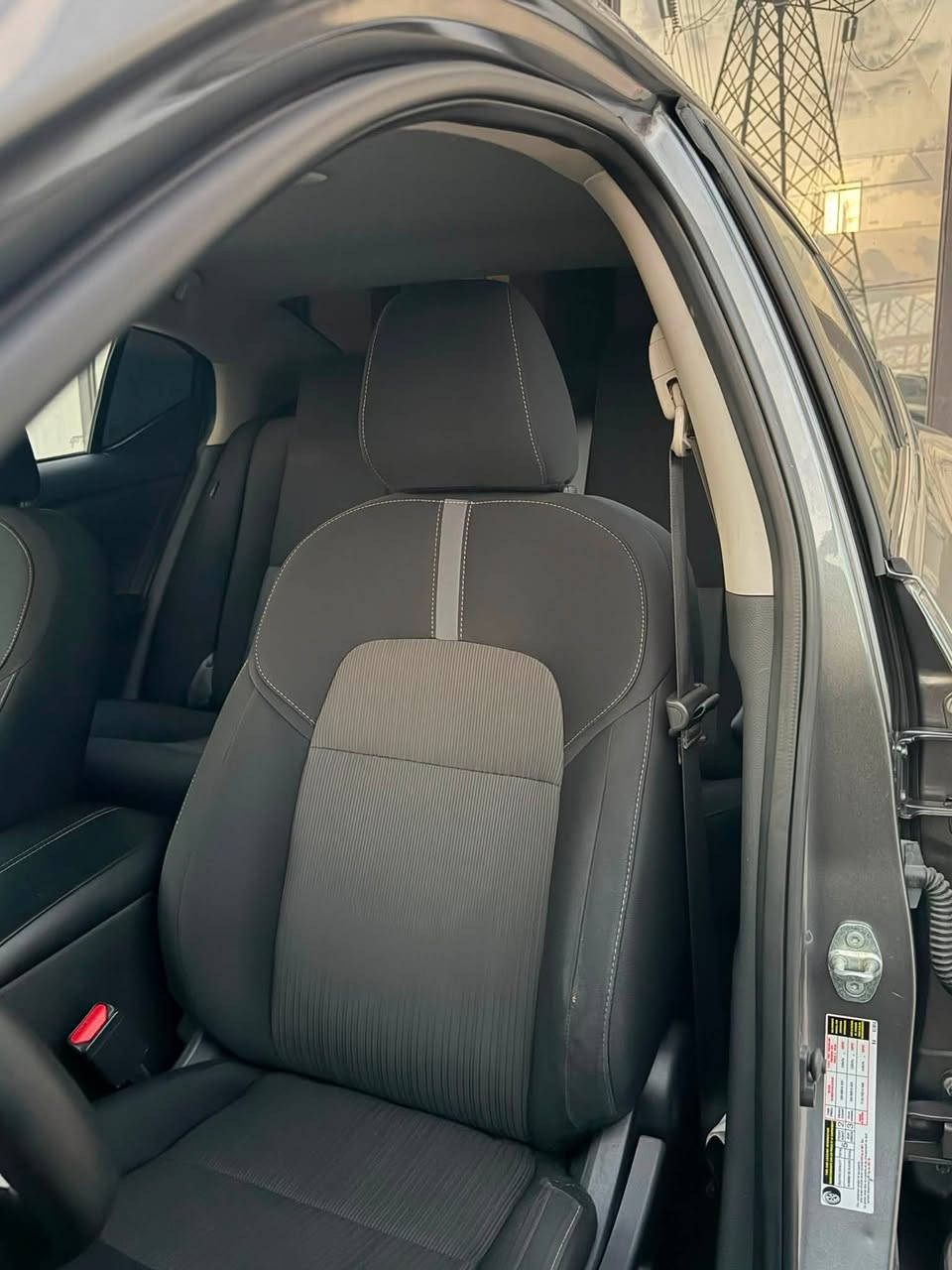 � للبيع نيسان سنترا موديل 2024 SV
🔹 مواصفات SV:

* محرك 2.0 لتر، 4 سلندر
* جير Xtronic CVT
* دفع أمامي
* جنوط ألمنيوم 16 إنج
* شاشة لمس 8 إنج
* Apple CarPlay وAndroid Auto
* تحكم من المقود
* تحكم مناخي أوتوماتيك مزدوج
* مفتاح ذكي وتشغيل زر
* مثبت سرعة ذكي
* كاميرا خلفية
* نظام تحذير النقطة العمياء
* تحذير الاصطدام الأمامي
* تحذير مغادرة المسار
* تنبيه حركة المرور الخلفية

🔧 حالة السيارة:
الحادث فقط الدعامية الأمامية مكسورة وتم تصليحها وإرجاعها بدون صبغ.

💰 السعر: 128 ورقة
والسعر بيه مجال بسيط.

📋 الترقيم: أربيل أو دهوك، والمشتري عنده 90 يوم للترقيم.

📞 للاستفسار: ***********

📍 العنوان: الموصل معرض شمال
