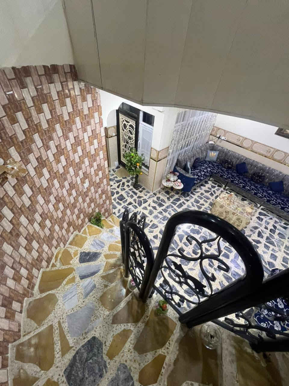 #دار للبيع بناء حديث      🔑🔑
#المساحة 180متر جبهه 9*20طابق ونص     🌹
#الموقع الموصل حي سومر قرب افران ايات 
#عدد غرف النوم  4
#عددغرف الاستقبال 1
#عدد الصالات 2
#عدد الصحيات 3
#عدد المطابخ 1
#سند سكني ملك صرف طابو 

🔴لمزيد من التفاصيل 
***********
