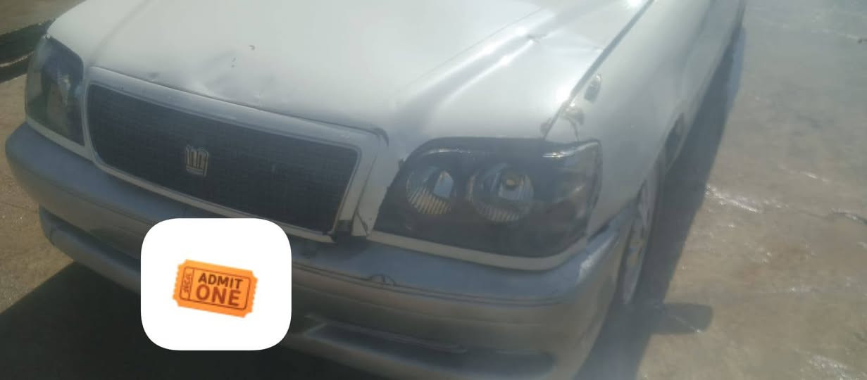 السلام  عليكم ملكه اثنه كصه جنطه  دكمتين كير ومكينه توهن  شادهن ديفور الجبير تخم تاير  باتري جديد  شاصي 75 كرستال اصل   بيها بس هاي الظربه بل بنيد  يعني  تتعدل  تطبع  بيها ارقام وسنويه شمالي تريد كركوك
*********** النجف  الاشرف  السعر 28بيها مجال
السلام  عليكم ملكه اثنه كصه جنطه  دكمتين كير ومكينه توهن  شادهن ديفور الجبير تخم تاير  باتري جديد  شاصي 75 كرستال اصل   بيها بس هاي الظربه بل بنيد  يعني  تتعدل  تطبع  بيها ارقام وسنويه شمالي تريد كركوك

نص مكتوب في الصور:
- ADMIT ONE
- 1:40 م