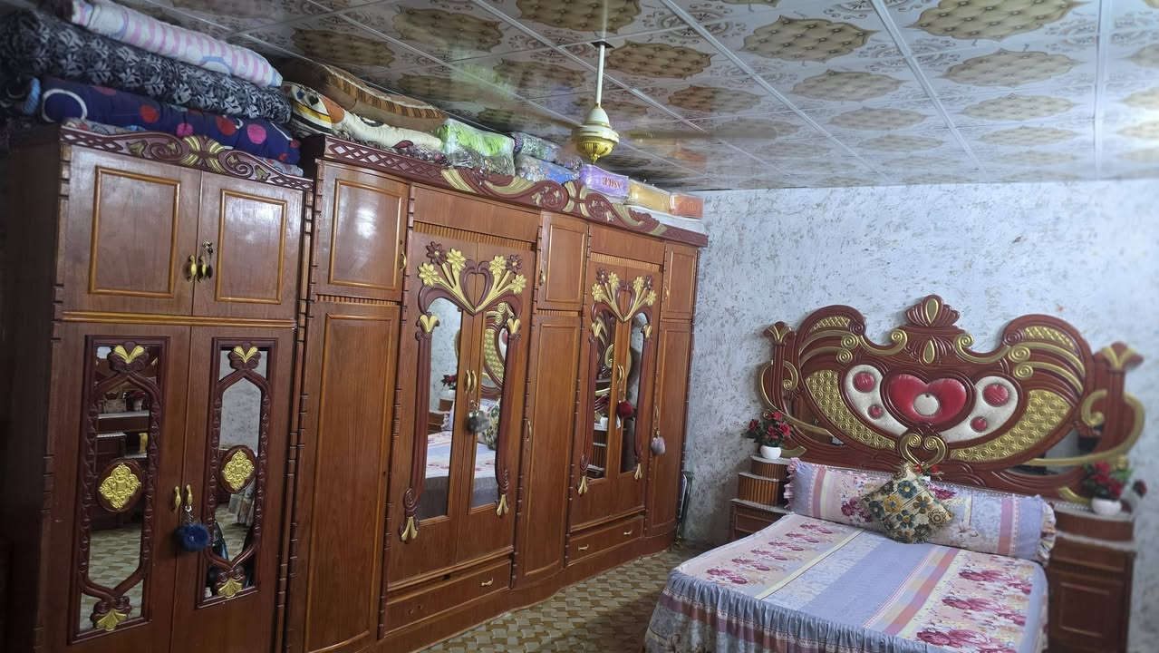 اسلام عليكم
غرفه ( نوم )اخشاب كامل ملحقات  نضيفه جدا 
السعر ١٢٠٠  وبيها مجال بسيط 
الشراي يتصل ع هذا الرقم *********** ( بي واتساب )

