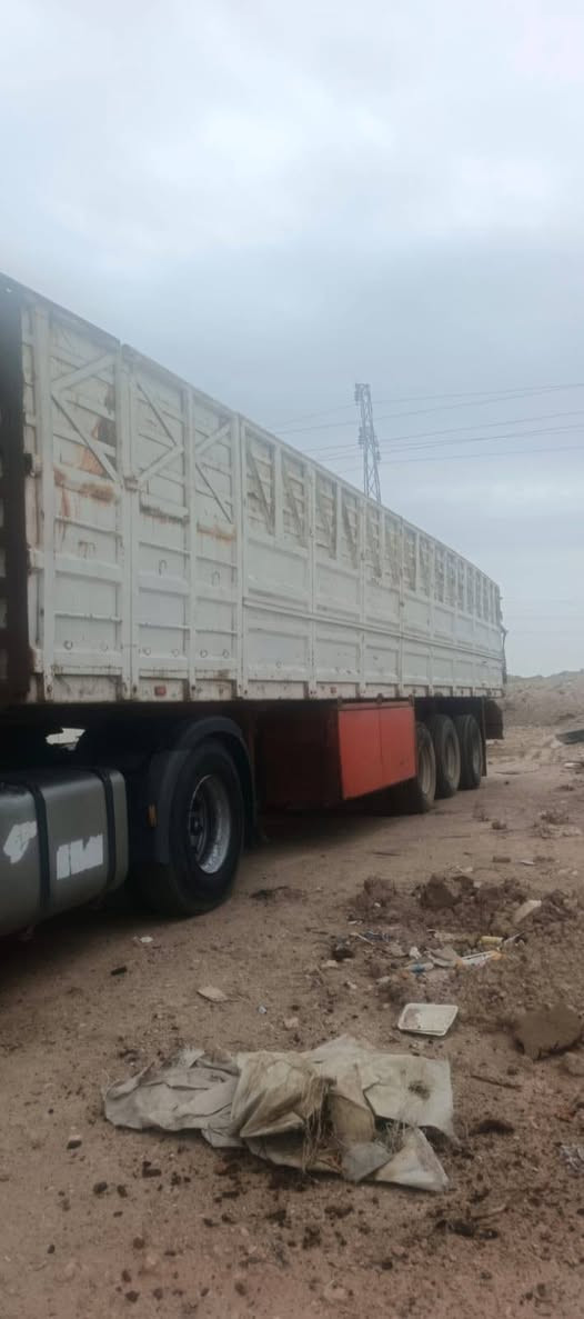 سكانيه للبيع موديل 2000 رقم بصره سنويه جديده تخم تاير راس وعربانه للبيع راس مع عربانه للاستفسار ***********
