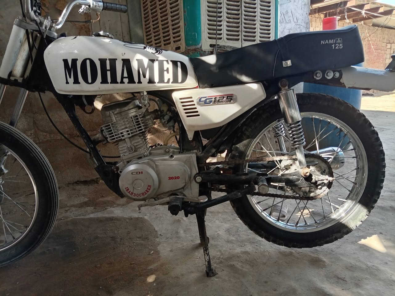 السلام عليكم دراجه للبيع كلكك مديل 20 المكينه بيه خيط بخار قليل الشراي يتصل عله الرقم الخاص مغلق *********** مكان الدراجه النجف ناحيه الحريه

