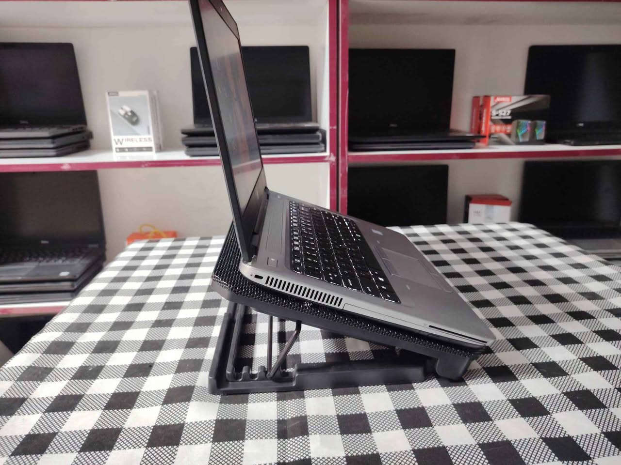 لابتوب HP PROBOOK 640 G2

⚜️ المواصفات:
⚜️ المعالج: Core i7 — الجيل السادس — فئة U
⚜️ الرام: 8 كيكا DDR4
⚜️ الهارد: 240 كيكا SSD
⚜️ كرت شاشة داخلي: Intel HD Graphics — 4 كيكا (ذاكرة مشتركة)
⚜️ حجم الشاشة: 14″ — دقّة HD
🤍🤍🤍🤍🤍🤍🤍🤍🤍🤍
🎁 الهدايا والملحقات:
• حقيبة لابتوب
• شاحن لابتوب
• ماوس
• ماوس باد
• تغليف احترافي (داخل كرتونة)

🛡️ الضمان والخدمات:
• فحص اللابتوب و مقارنة المواصفات و النضافة قبل الاستلام عند المندوب.
• ضمان أسبوع كامل بعد الاستلام.
• تنصيب ويندوز حسب الطلب مع جميع البرامج الأساسية و Office مثبتة.

🚚 التوصيل: التوصيل متوفر إلى جميع محافظات العراق

📞 للحجز أو الاستفسار (متوفر واتساب) ***********

📌 موقّعنا: بغداد الامين الثانية

💰 السعر: 230,000 دينار عراقي بغداد, العراق
