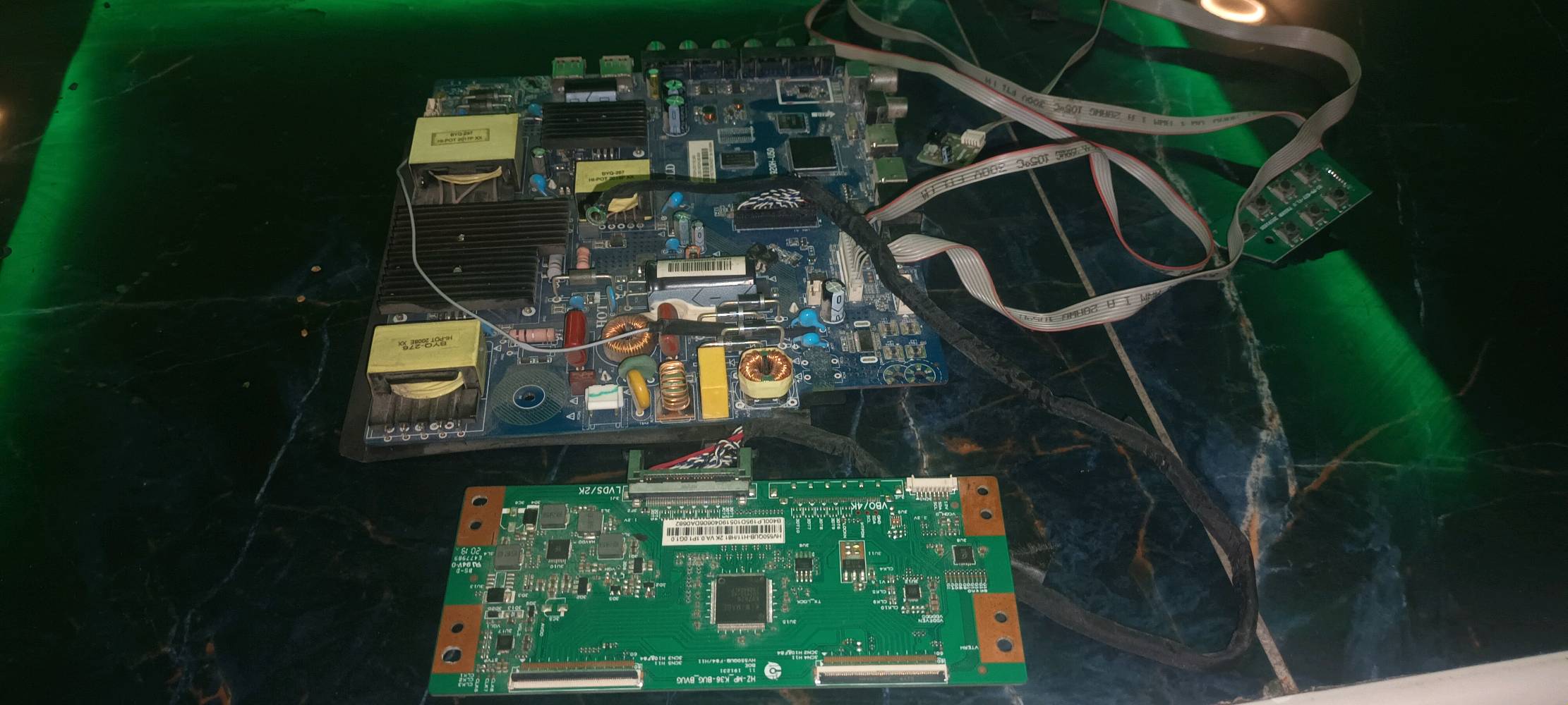 بورد تلفزيون ٥٥بوصة • CV920H-U50 • شغال ١٠٠٪