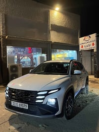 توسان موديل ٢٥ ماشية ١٤ الف كيلو متر فول مواصفات ١/١ عدة البنراوما مكف...