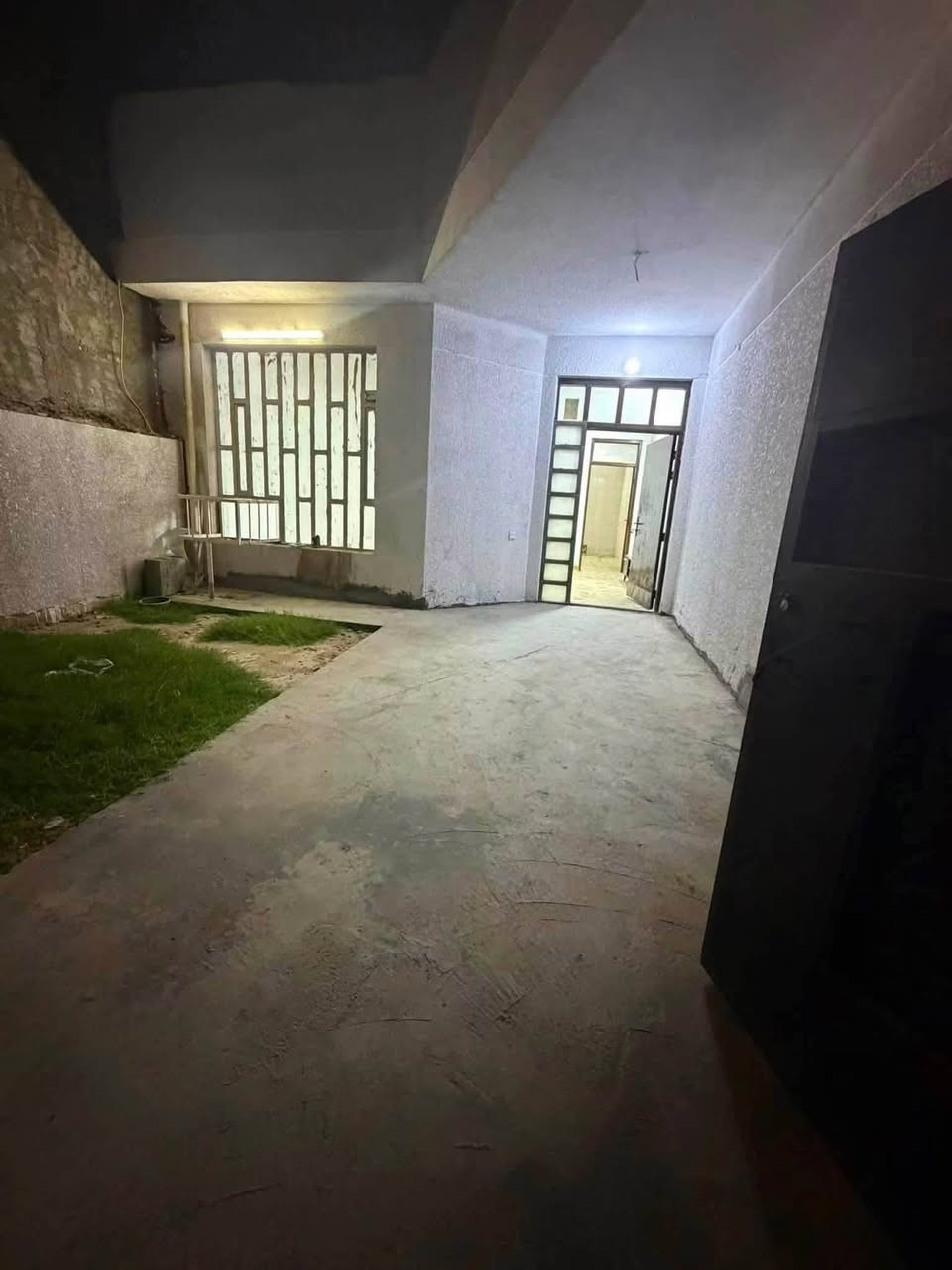 للإيجار في السيدية 🏡
🔹 دار سكنية بمساحة 150 متر
📍 الموقع: السيدية – الضباط

✨ مواصفات العقار:

* 🚗 كراج
* 🌳 حديقة
* 🛏️ غرفة نوم
* 🛋️ صالة
* 🍽️ مطبخ
* 🚿 خدمات

💰 بدل الإيجار: 750 ألف دينار عراقي شهريًا (قفل) 🔒

📞 للاستفسار: ***********

🏢 مكتب حلم عقاري للوساطة العقارية

📍 الفرع الأول: السيدية – الضباط – شارع الكويتي
📍 الفرع الثاني: السيدية – شارع 40 – شارع المدار
