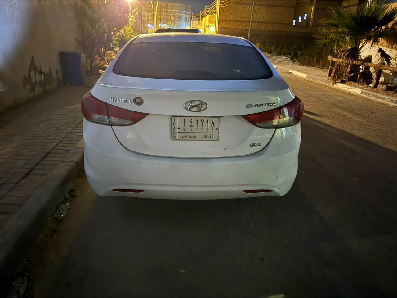 سلام عليكم النتره مديل 14 خليجي رقم ذيقار مالكه الشرعي بل بصره شط العرب السياره بيه رشات صبغ وبيه بدون ضربه السياره مكينته كايمه باقي التفاصير اتصال وبخدمتك سعر السياره 75قفل رقم الهاتف ***********
