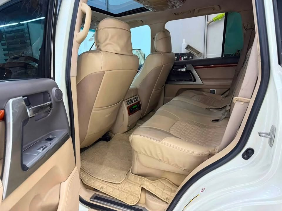 لاندكروز 2014
فول مواصفات 1/1
VXR 
بصمة  حساس خلفي وامامي
ثلاجة
6- 2 كراسي كهرباء تشغيل عن بعد
شاشات عرض كامرات 2 دوارة
10- 8  ايرباك 
دفع رباعي
رقم بغداد  بأسمي 
 VXR
ملاحضه فقط رش جاملغ امامي وباب  كفالة من جميع النواحي
جديدة بمعنى الكلمه شرط زيرو  تخم تاير حدادية تبريد جاهزة من كلشي مابيها اي نقص وبالعافية ع تكون من نصيبه
بأسمي شخصياً هزه وفحص جديد تحويل مباشر 
بيع او مراوس حسب القناعه                         
ماكو هيج سعر بهيج نظافة مستحيل 
سعر 280
للإستفسار 

***********
