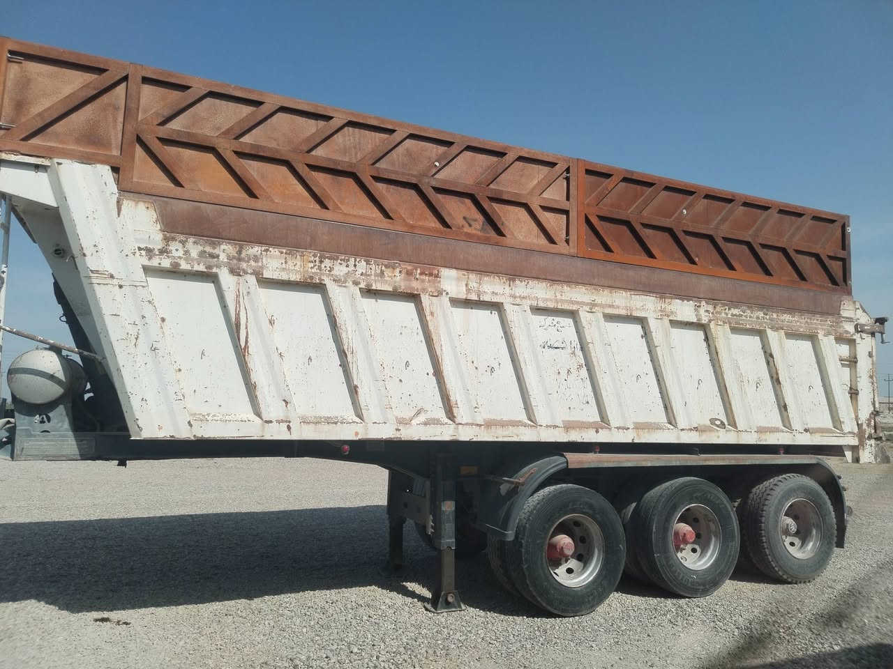 نساف دارا • ٢٠١٥ • ثلاث محاور