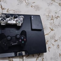 عندي بلي 3كامل ملحقات يدتين شغاله وبي هارد بي تقريبن 80لعبه البلي خير ...