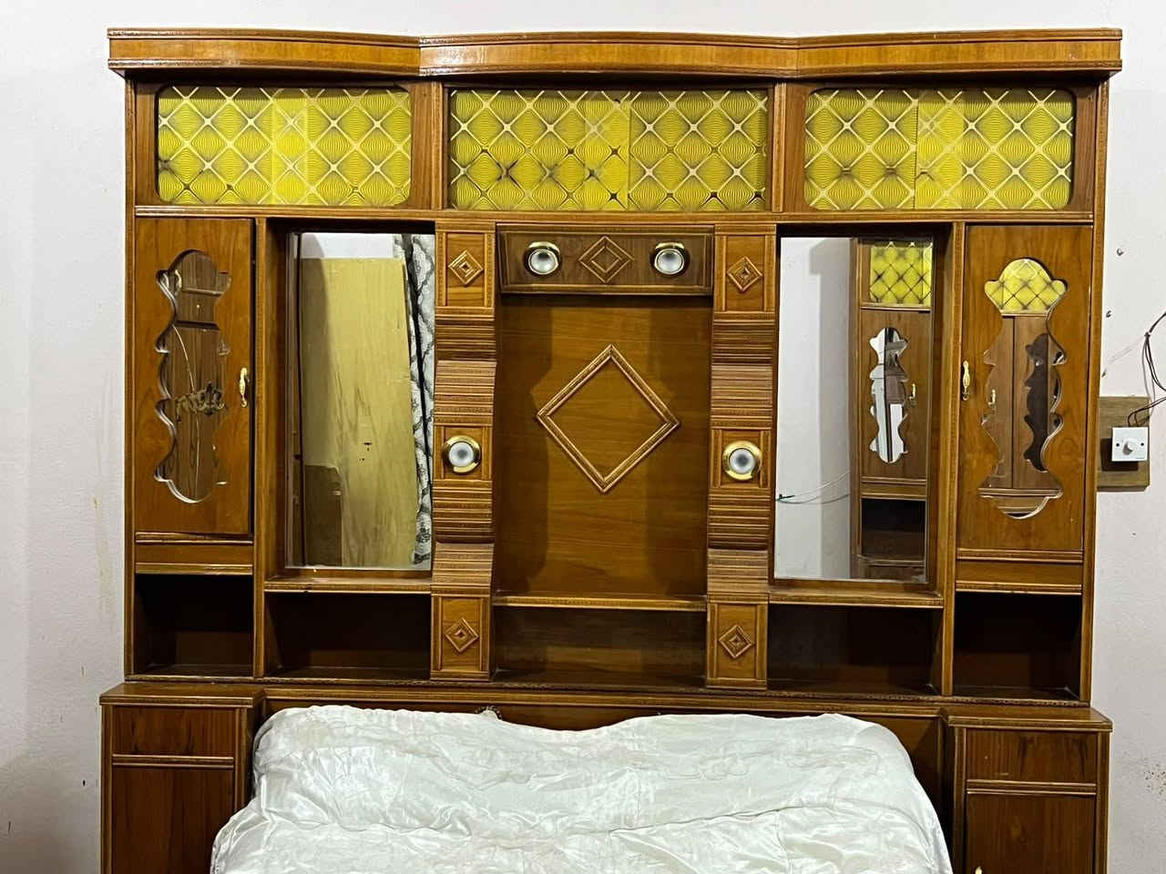 غرفه نوم نضافه فول السعر 875 العنوان الرمانه البوعبيد ***********
