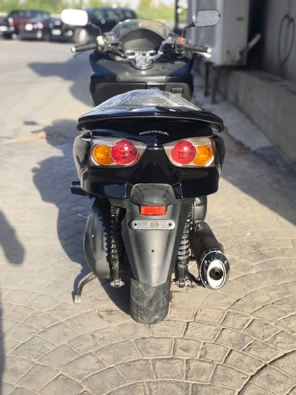 سلام عليكم 
 هوندا فورزا 010 S7  
غنية عن التعريف 
مواصفات 
ماكينة 250 cc 
بيها 7 كير و4 تحويلات 
كير شغال واوتوماتيك كامل 
ماكينة كبس مامفتوحة ابد 
كهربائيات شغال كامل 
هند بريك شغال 
ستاند حساس شغال  
تايرات جديدة 
بيها أوراق جمرك 
الدراجة خير من الله 
يحتاجلها شويت ترتيب 
الدراجة مابيها ايا عيب 
تواجد اربيل 
السعر 12ونص وبيها مجال لطيبين