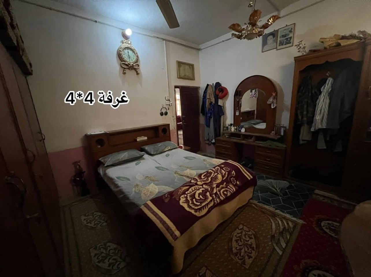 السلام عليكم
بيت زراعي للبيع المساحه 220 م 
كاشي البيت كامل - 3 غرف كبار - صاله جبيره -  مطبخ جبير - استقبال جبير - مجمع حمامات خارجي داخلي - حديقه جبيره 
حي العسكري الغربي منطقه ابو شهاب 
السعر 33 وبي مجال بسيط 

***********

نص مكتوب في الصور:
- غرفة 5*4
- غرفة 4*4
- صالة
- 5*5