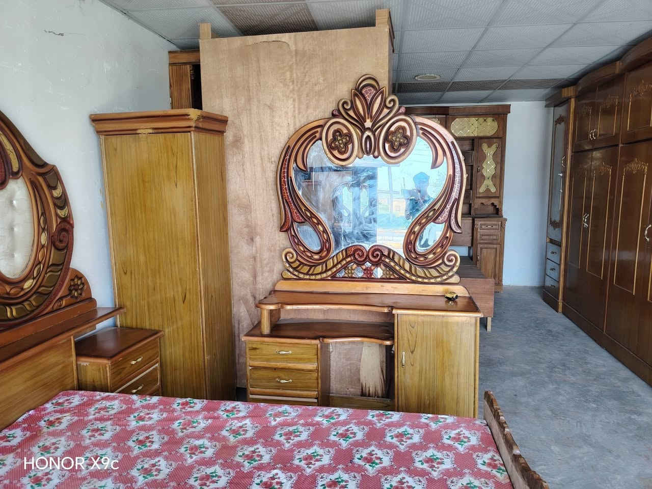 سلام عليكم يوجد غرف نوم عراقي نضافه سعر 600 وبيهه مجال الاستفسار عن هذا رقم ***********
