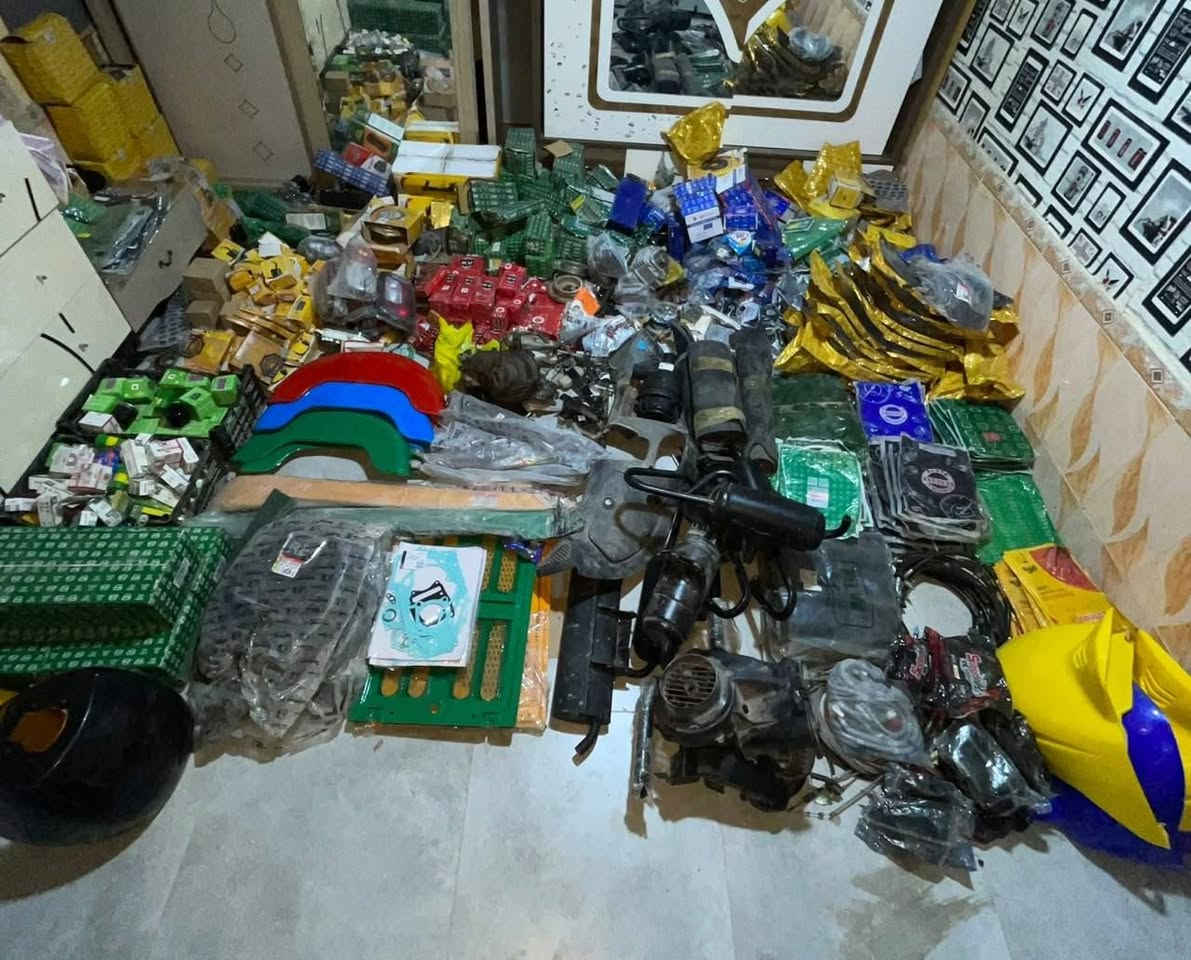 مواد احطياطيه مال تكاتك
تصفيه محل ابيع أقل من سعر الجمله 
للاستفسار على الواتس ***********
على الشريحة ***********
