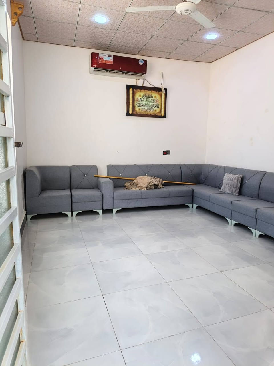 بيت للبيع   100  متر مربعة  ب 34 مليون وبيه مجال  

(طابو زراعي سند 25 مشمول بلتطويب) 

بناء حديث  صب كونكريت وطابوك نهروان  

((خريطة 150)) 

البناء [ غرفتين وصاله ومطبخ وستقبال 
وصحيات داخليه وخارجيه ومكشوفات ]

الموقع.   [النجف شارع الصب مقابل قرية الغدير عمود 314 ]

السعر 34  مع المجال 

استفسار 
اتصال ‏ *********** ‏ واتساب ***********
