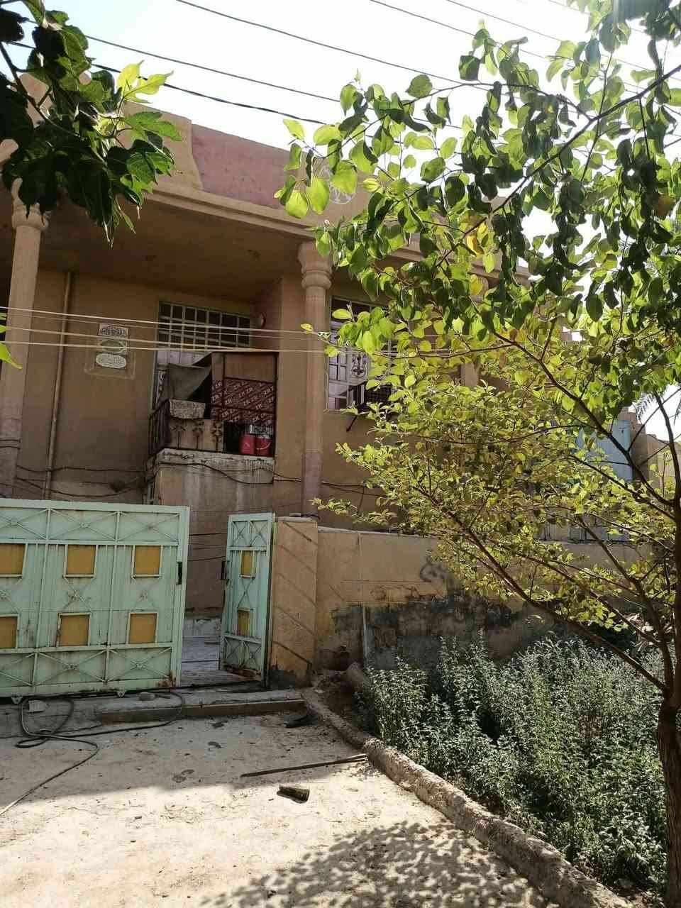 السلام عليكم
بيت للبيع ركن على شارعين
المساحة ٢٠٠ م ٢ معه مساحة ١٨٠ متر ترك للبيت
يحتوي الطابق الأول على ٤ غرف و صالة و الطابق الثاني مثل الاول حدائق و طارمة كبيرة كل البيت سيراميك
العنوان الكاطون شارع الحولي قرب ستوديو علي القريشي للأستفسار أكثر و التفاصيل يرجى الاتصال على رقم صاحب البيت ***********.. علماً انتي مكلف بالنشر

