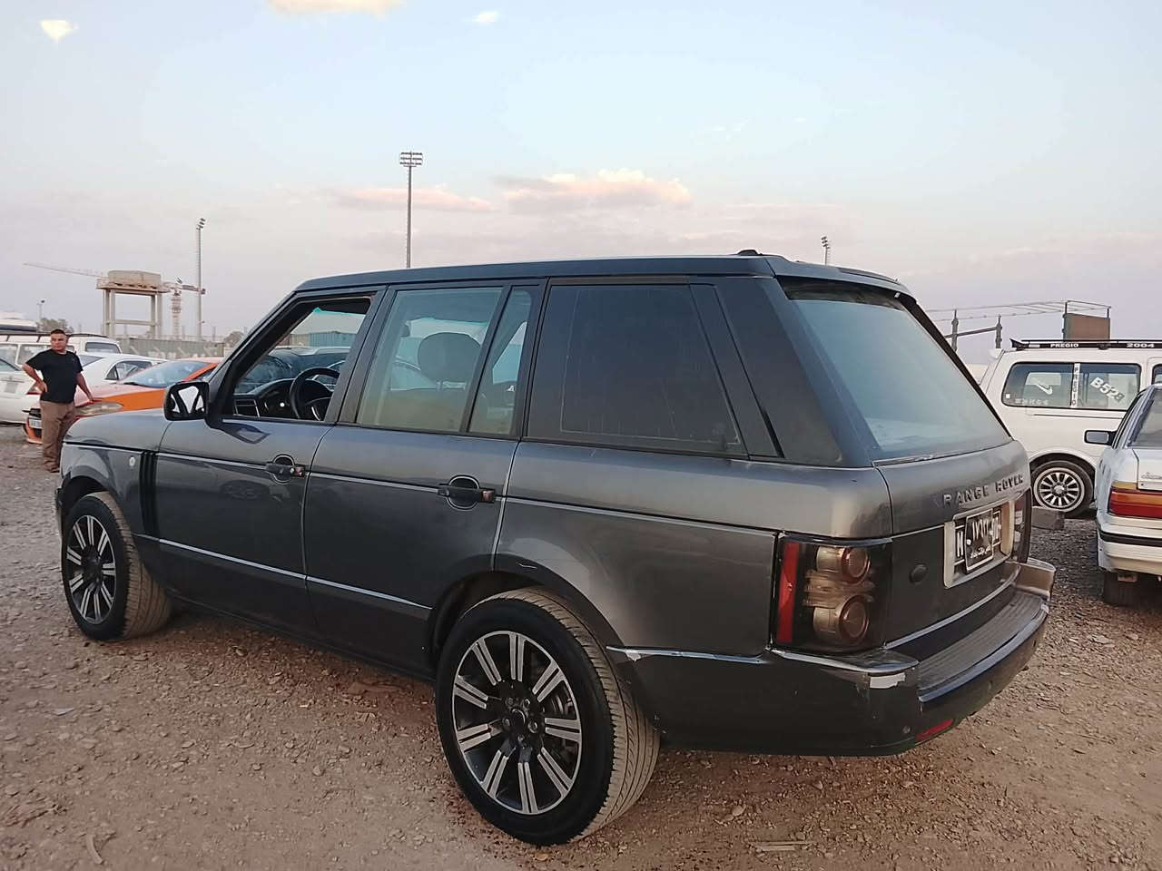 تەنها 55 گەڵا
ڕەنج ڕۆڤەر مۆدێل 2006 هەشت بستۆن بەنزین بێ سۆپەر مەرخوب  تۆماتیک و عادی تەبریت سارد وگەرم چوپەکانی بەشەرت بیلادیە بئ رەقەمە دوبەیە ساخە نمونەیە لە جوانی بۆیاخی نیە لایت زینۆن و لید  هەموو گیانی ئیش ئەکات  نرخی 55 گەڵا و مەجالی تیایە گورینەوەش اکەم بەشتیک بەدلم بیت 
ژ.م********************** كالار, السليمانية
