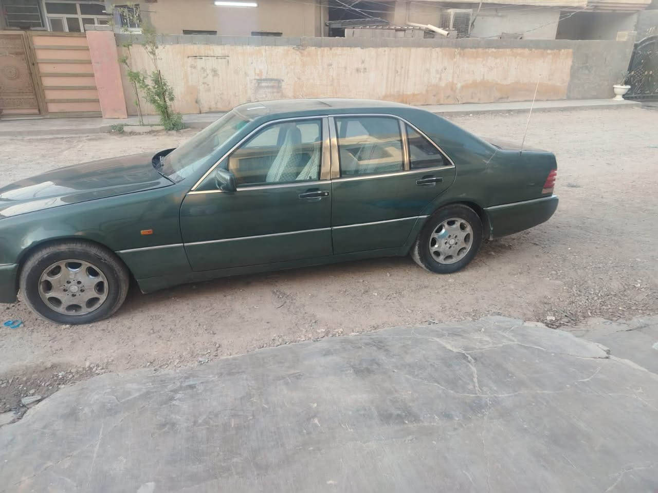 السلام عليكم
للبيع مارسدس شبح موديل 1992 كير ومحرك ابلادي حجم 320  S صبغ عام جماليه شرط بدون دعم وكلبه صبغ جماليه 
مكينه شرط لاتنقيص ولاتبخير كير اوتو شرط 
المواصفات فول السياره 
فتحه سقف + كراسي كهرباء + كراسي جلد + جام اوتو + كير واتو + تخم تاير  + ويل كب 
صدر امامي + صدر خلفي شرط 
السياره حلوه وجاهزه مابيه اي نقص 
السياره رقم بغداد شرط التحويل 
السعر 65 وبيه مجال للشراي 
الاستفسار  ***********
