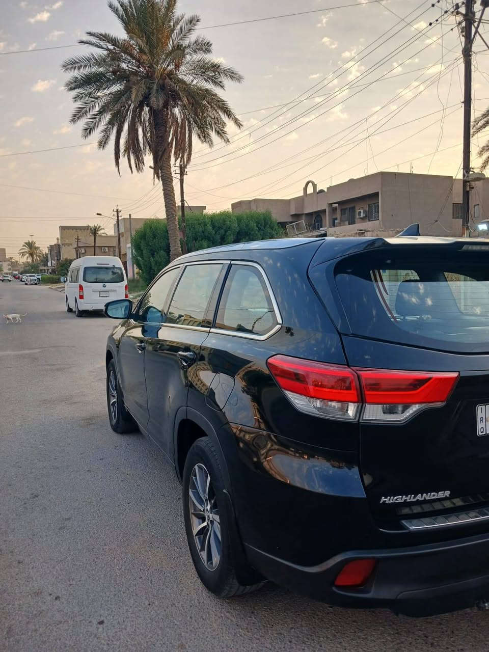 السلام عليكم
تويوتا هايلندر 2018 AWD  XLE  

رقم بغداد باسمي 

ماشية السيارة 82 الف ميل 

فول موصفات 1/1

4 ويل درايف

_ رادار 

_نقط عمياء

_مثبت سرعة 

_محرك 6 سلندر 3500 

_فتحة سقف

_جلد 

_كشنات كهرباء 

_كشنات تدفئة 

_بردات ابواب 

_جنطه كهرباء 

_ويل كروم 

_7 راكب 

_كشافات 

_تحكمات مقود 

_شاشة - كامرة 

_بصمة ترحيب  

_ماشية 82 الف ميل 

حادث امريكيا فقط بنيد 

وباب كلير 

صور الحادث مرفقة

السعر 220  بي مجال  

للاستفسار 
بغداد / الغزالية 
***********

نص مكتوب في الصور:
- 63618949