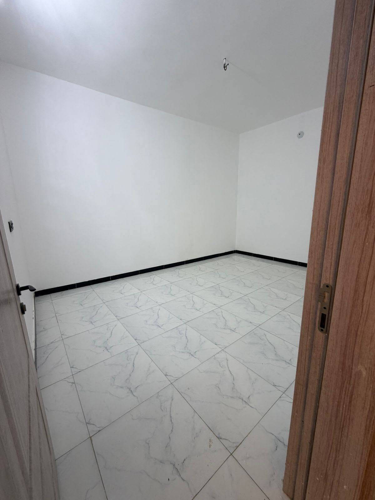 دار زراعي سند ٢٥ مساحه ٢٠٠متر بناء حديث موقع ممتاز ٣غرف نوم العنوان طويريج حي المثنى تفاصيل على الخاص مكتب حيدر للعقار *********** السعر ١٨٥ مليون البيت فول
