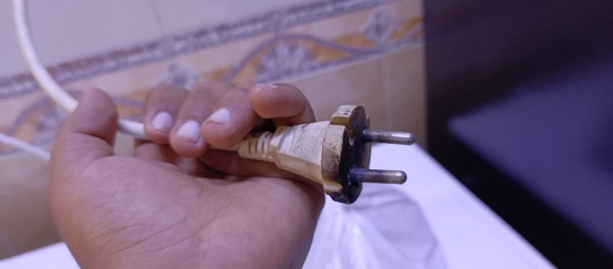 السلام عليكم موجود صوبات أصلية تشتغل الوحدة على ٥٠ و موجود سبلت تدفئة شغال بس البلك مالته محترك يتبدل سعره ٥٠ المكان تكريت التواصل على الرقم ***********
