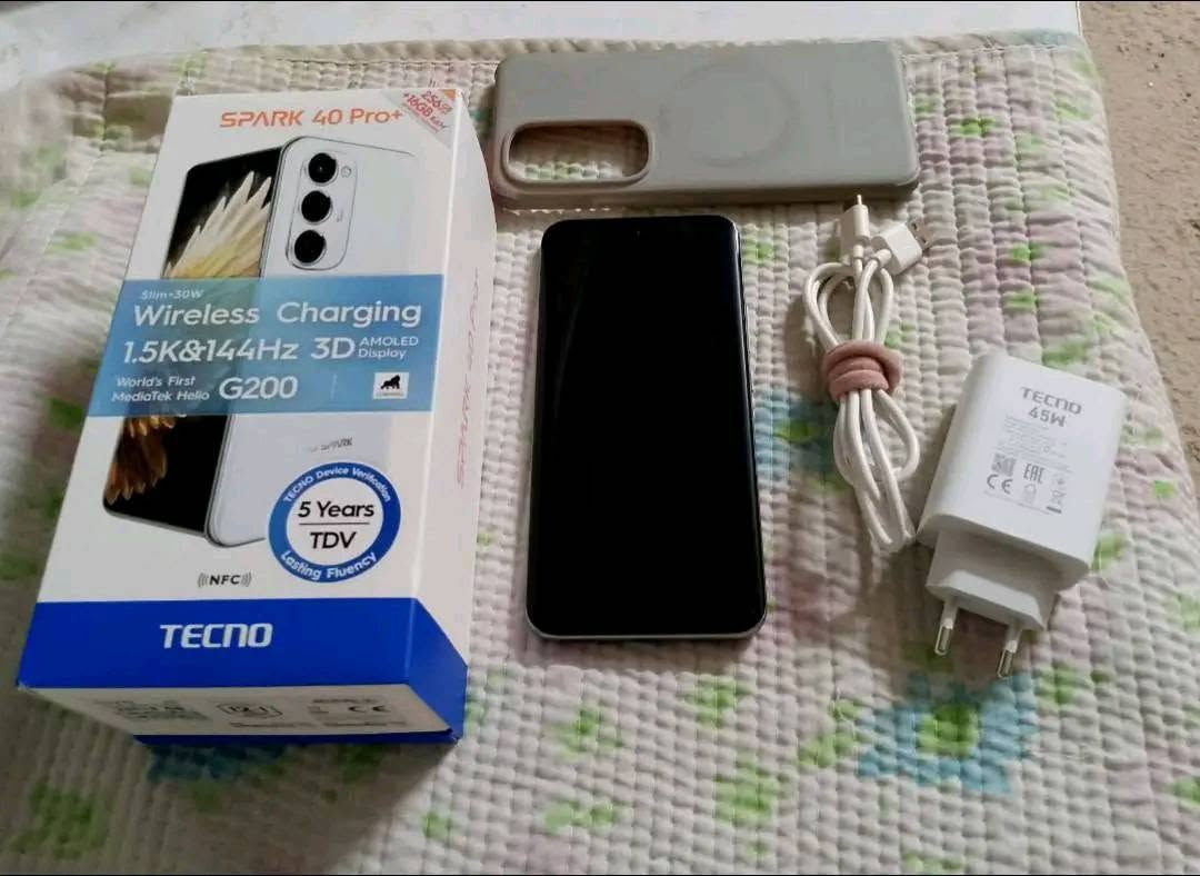 سلام عليكم مرواس ببوكو x6
 Tecno Spark 40 Pro Plus (تكنو سبارك 40 برو بلس)
النظافة: ( نظيف جداً أخو الجديد / مستخدم لفترة بسيطة).
المساحة: 256 جيجابايت.
الرام: 16 جيجابايت (8 أساسي + 8 ممتد).
الشاشة: شاشة أموليد منحنية 144Hz بدقة 1.5K (ألوان وسلاسة خيالية).
المعالج: Helio G200 قوي جداً بالاستخدام والالعاب.
البطارية: 5200 مللي أمبير (تطول يوم كامل) وتدعم الشحن السريع واللاسلكي.
الملحقات: العلبة كاملة + الشاحن اللاسلكي المغناطيسي الأصلي المتطور (MagBase 02) الموضح بالصورة  
المكان: (فلوجة
رقم الواتساب 
***********

