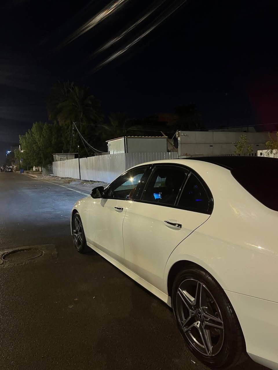 مرسيدس E350 • ٢٠٢٢ • حاد خلفي