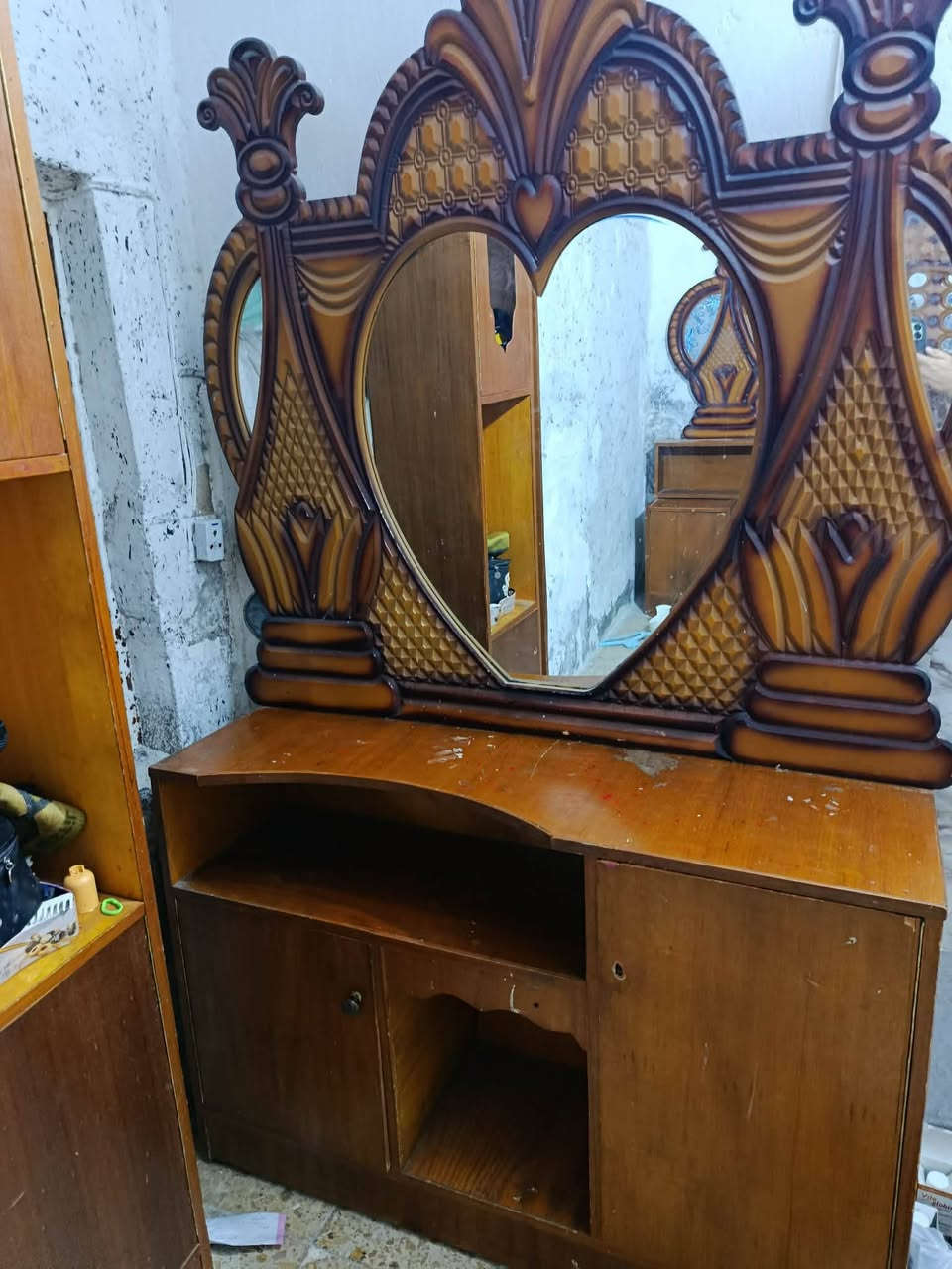 السلام عليكم غرفه عراقيه نظيفه للبيع بغداد مدينه الصدر سعر 450 وبيه مجال ***********
