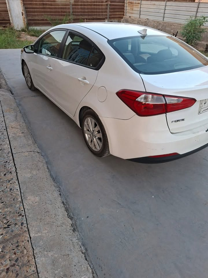 السلام عليكم فورتي موديل ٢٠١٦ امريكي
🚘 للبيع — سيارة بحالة جيدة

السيارة بيها ملاحظات بسيطة:
• ضربة بالدعامية الخلفية وشوية من قبق الجنطة راجع بارد.
• بيها ملاحظات قليلة وكفالة من الصبغ والبارد غير الضربة المذكورة، وحالتها العامة جيدة الحدادية نص عمر.
ماشية ١٤٢الف ميل
• المحرك 1800cc، محرك وكير كفالة عامة.
• التبريد ثلج ❄️
• رقم بغداد وباسمي.
• التحويل مباشر.

💰 السعر: 110
يوجد مجال بسيط للجادين.

📍 المكان: بغداد
🔄 ترهم مراوس بسيارة أحدث.

📞 للاتصال والاستفسار:
***********

السيارة واضحة بكل ملاحظاتها، والجاد يتفضل للمعاينة والفحص.
