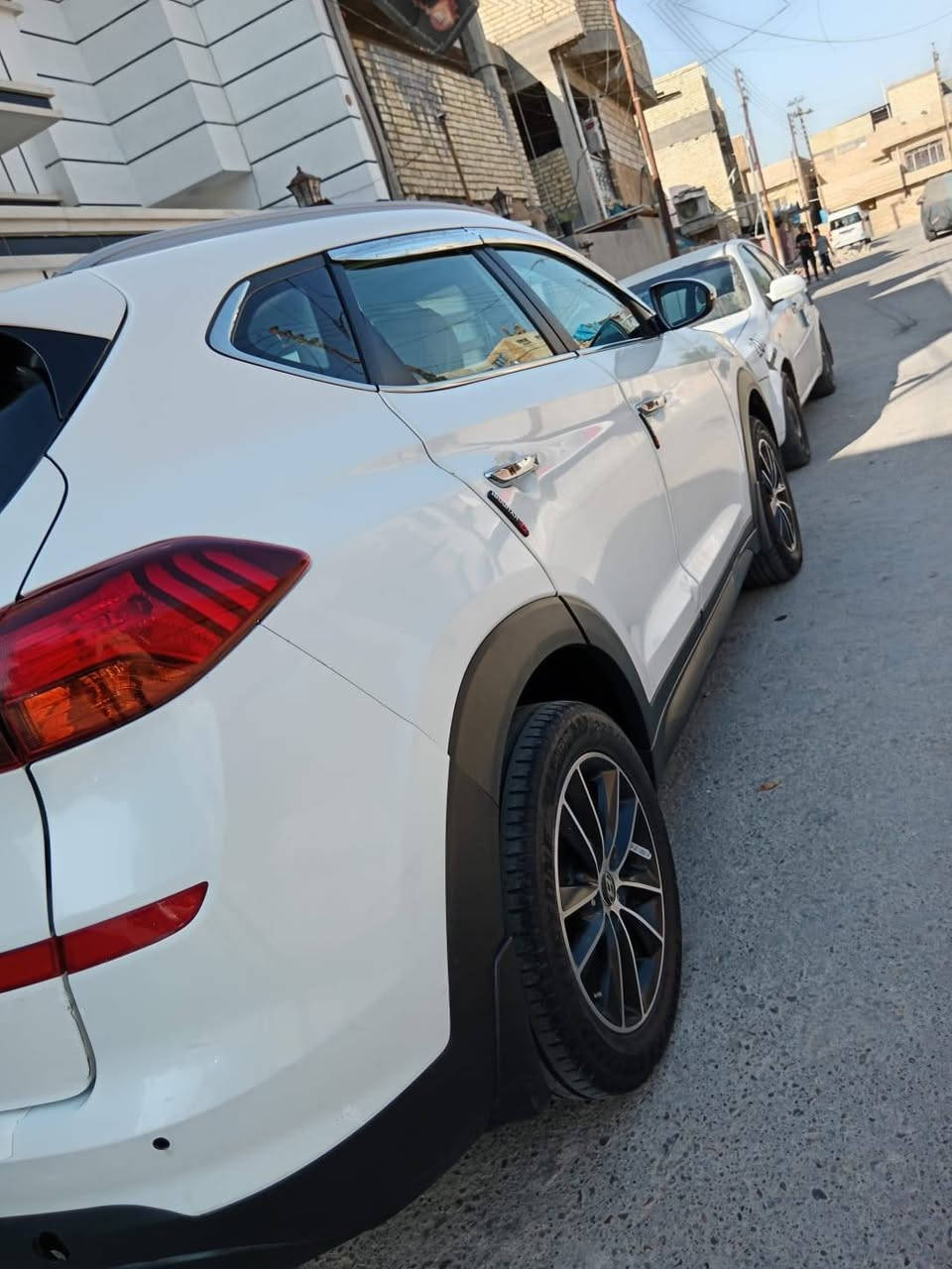 📣 توسان 2020 خليجي - لقطة للبيع السريع (بسعر حرق) 🚗💨
​المواصفات:
​الموديل: 2020
​المحرك: 2000 (نشاط واقتصاد)
​المنشأ: خليجي 🇮🇶
​الرقم: أربيل (رقم دولي + هزة جديدة، جاهزة للتحويل مباشرة)
​المميزات:
✅ بصمة تشغيل وأبواب
✅ شاشة كبيرة أصلية
✅ تبريد قطعتين (ثلج)
✅ مرايات شفط 
​حالة السيارة:
​السيارة حلوة وجاهزة وما تحتاج أي مصروف (شغل واطلع).
​البنيد مصبوغ فقط وباقي السيارة مكفولة كفالة عامة (كير، محرك، شاصي).
​السعر:
💰 165 ورقة (16,500$) 
​للتواصل والاستفسار:
📞 رقم الهاتف: ***********
📍 مكان التواجد: بغداد - جسر ديالى
